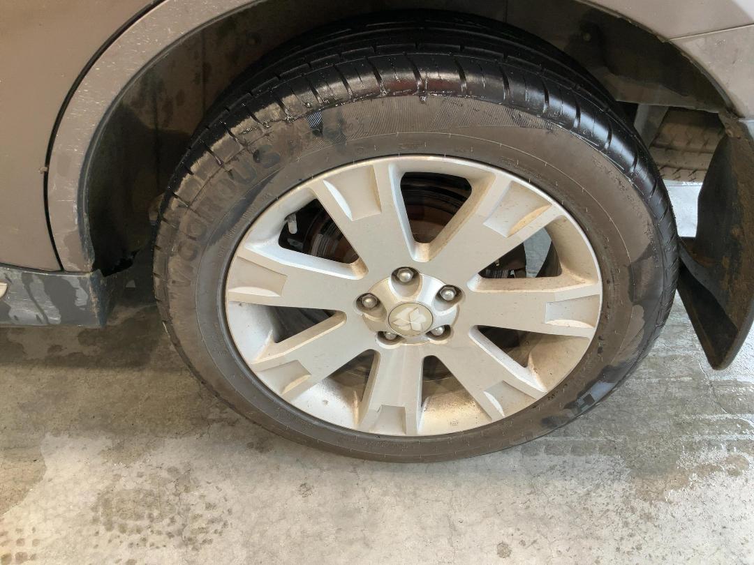 Photo '12' of Mitsubishi Outlander VRX