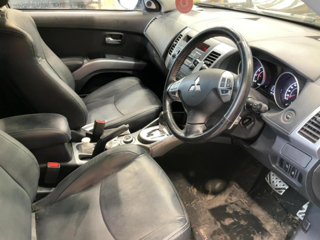 Photo '15' of Mitsubishi Outlander VRX