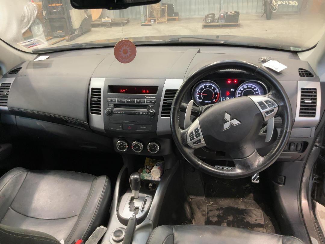 Photo '16' of Mitsubishi Outlander VRX