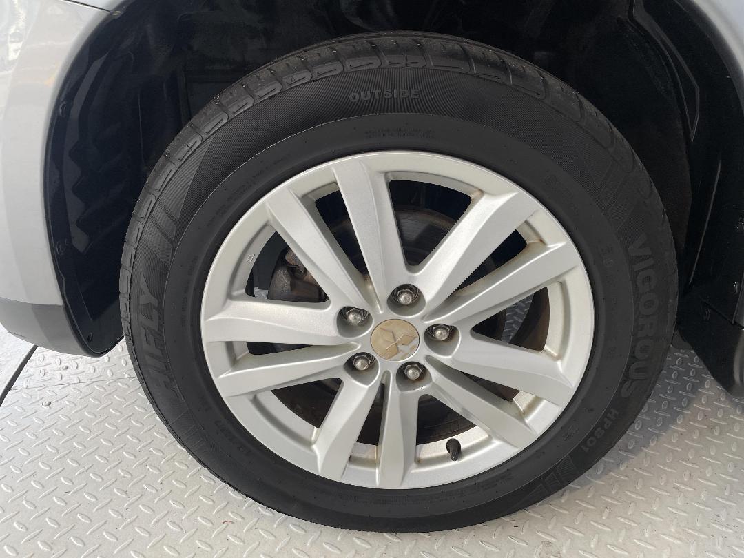 Photo '10' of Mitsubishi RVR