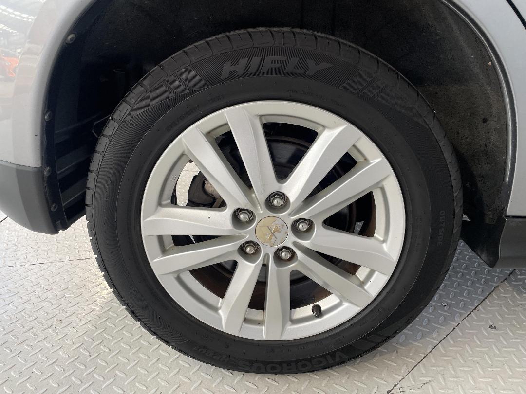 Photo '12' of Mitsubishi RVR