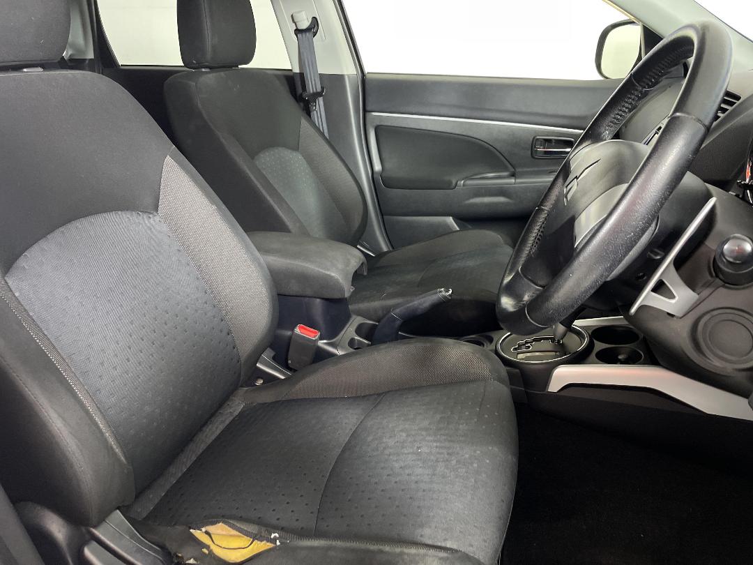 Photo '16' of Mitsubishi RVR Photo '16' of Mitsubishi RVR