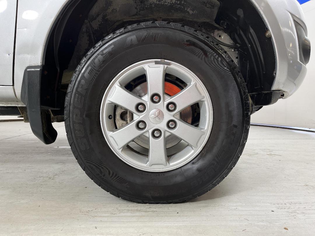 Photo '9' of Mitsubishi Triton