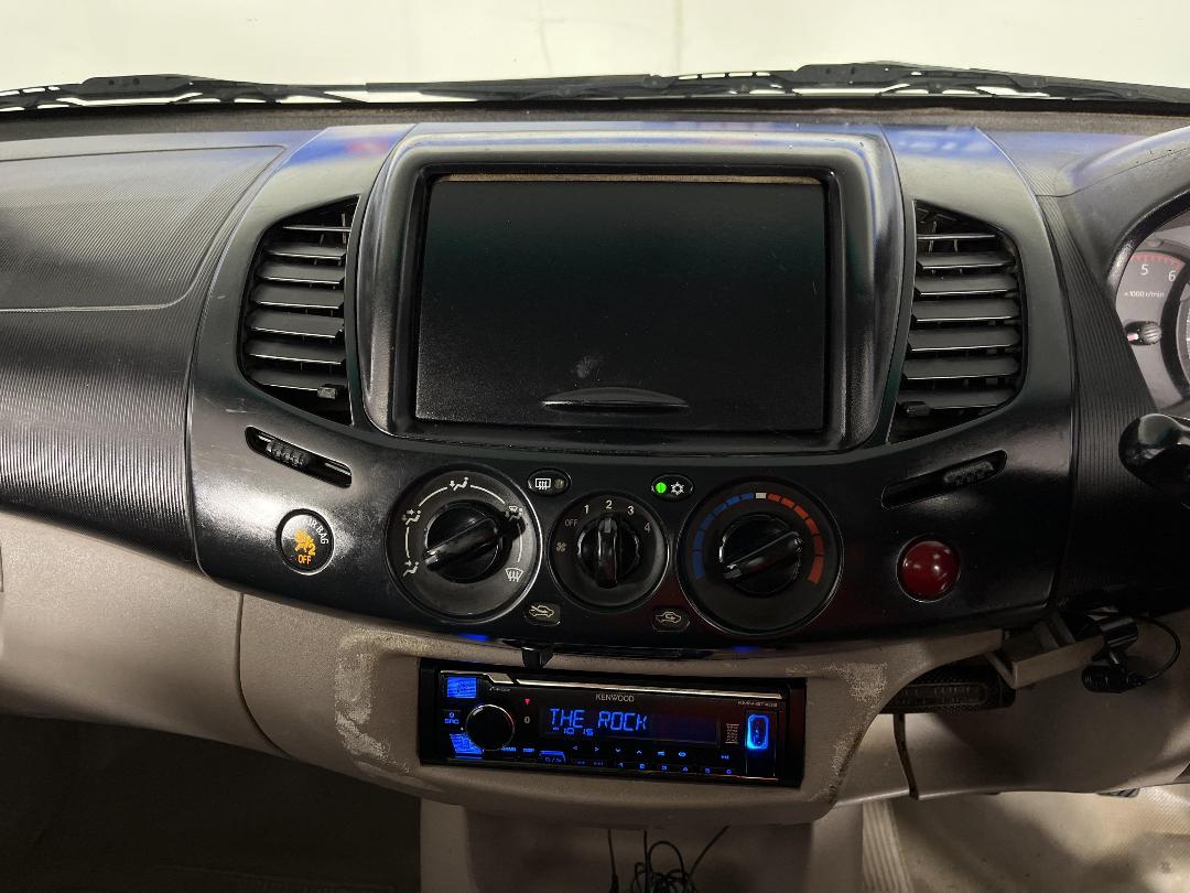 Photo '18' of Mitsubishi Triton