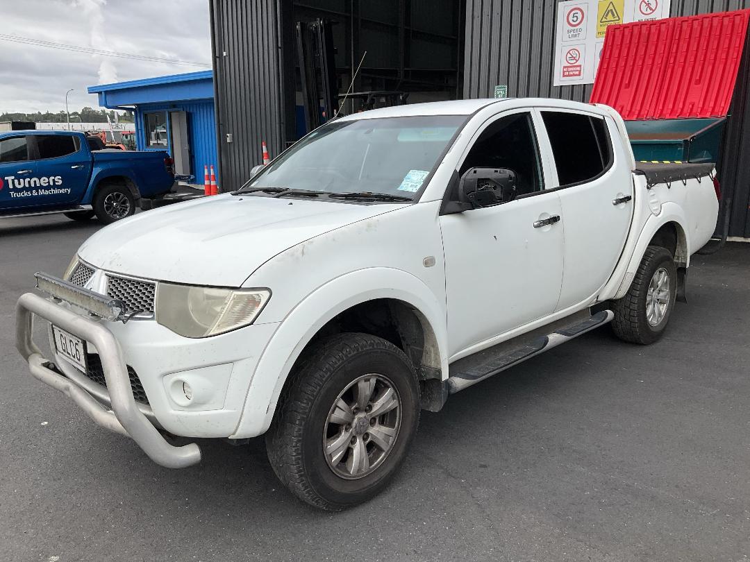 Photo '2' of Mitsubishi Triton D/CAB GLX