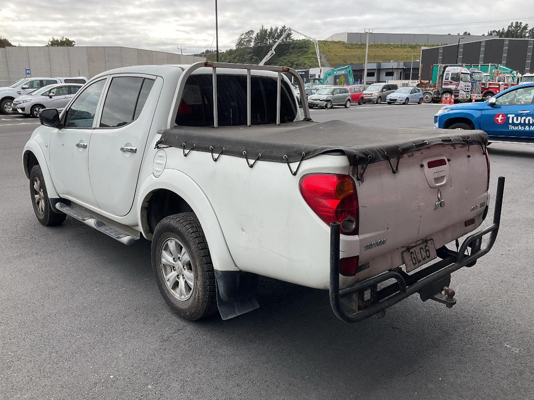 Photo '3' of Mitsubishi Triton D/CAB GLX