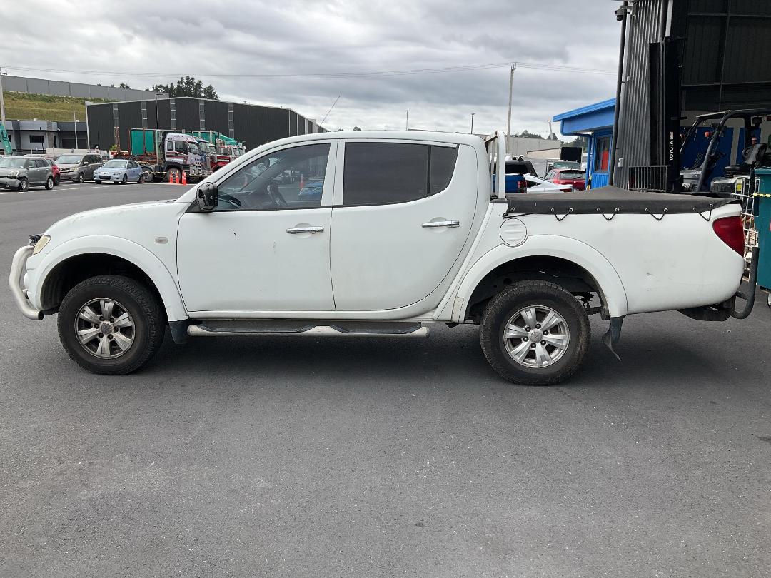 Photo '6' of Mitsubishi Triton D/CAB GLX