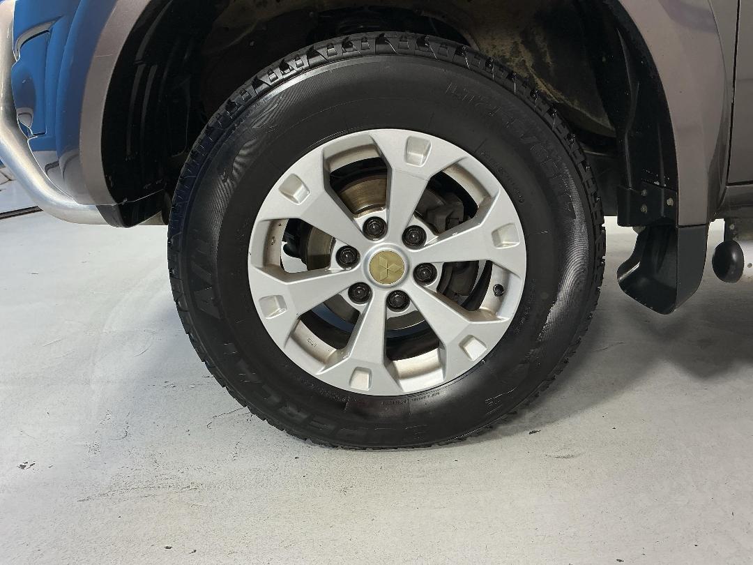 Photo '10' of Mitsubishi Triton