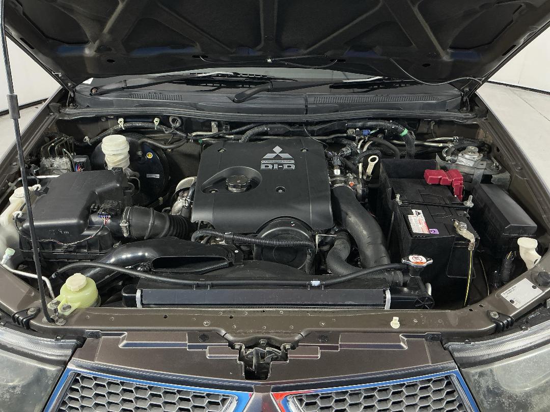 Photo '13' of Mitsubishi Triton