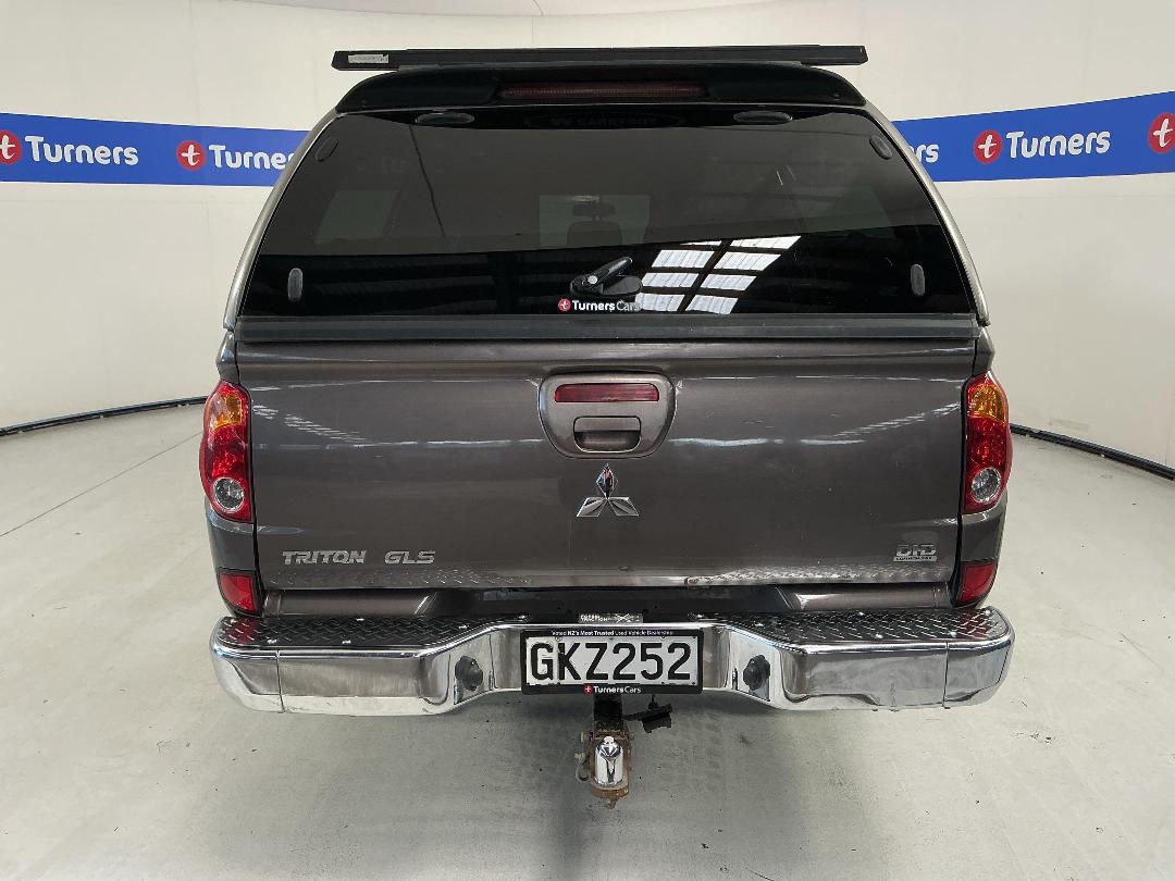 Photo '6' of Mitsubishi Triton