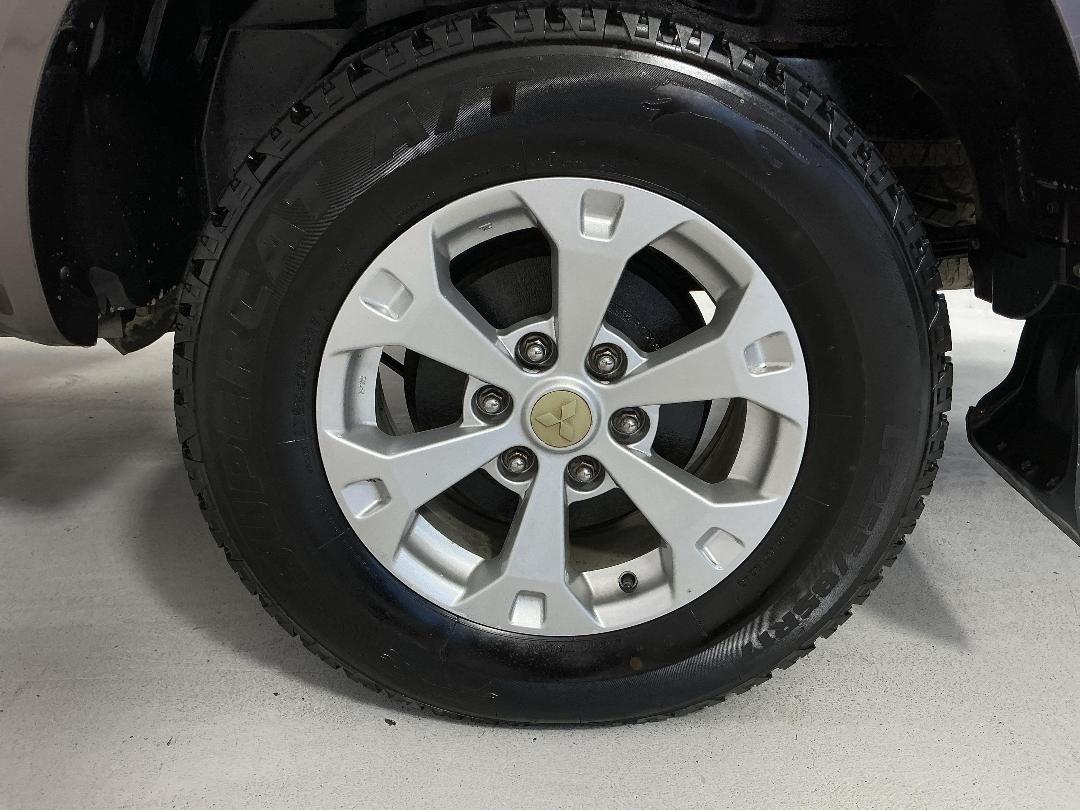 Photo '11' of Mitsubishi Triton