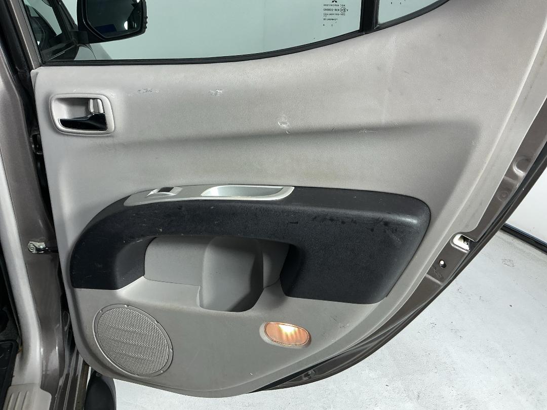 Photo '19' of Mitsubishi Triton