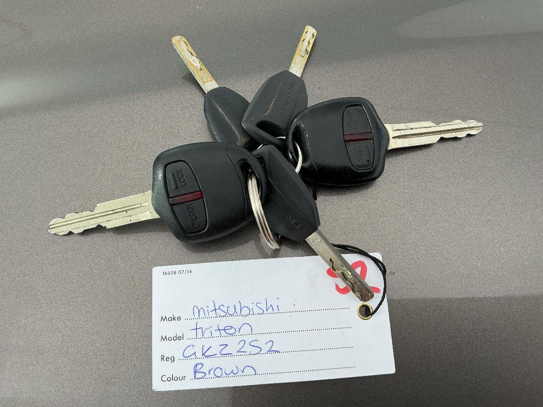 Photo '22' of Mitsubishi Triton