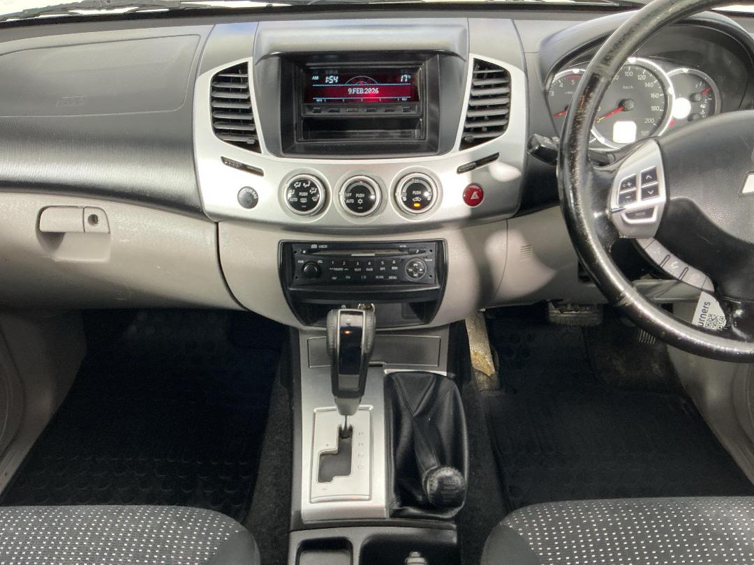 Photo '18' of Mitsubishi Triton