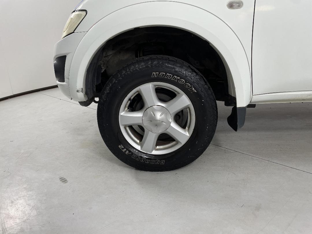 Photo '10' of Mitsubishi Triton