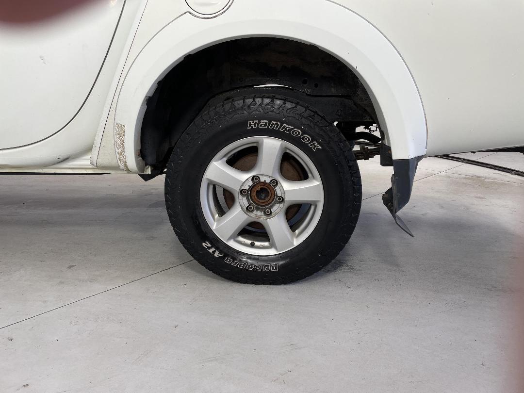 Photo '11' of Mitsubishi Triton