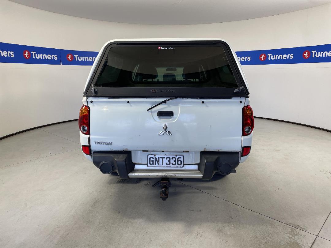 Photo '6' of Mitsubishi Triton