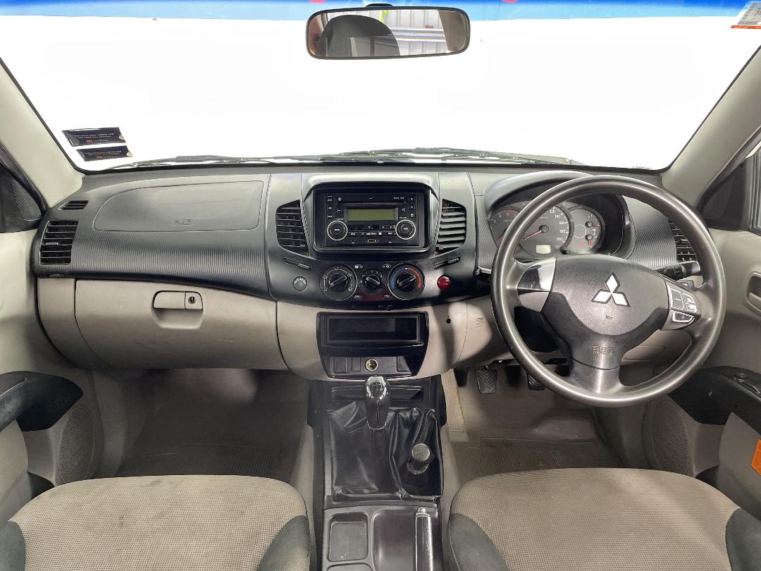 Photo '17' of Mitsubishi Triton