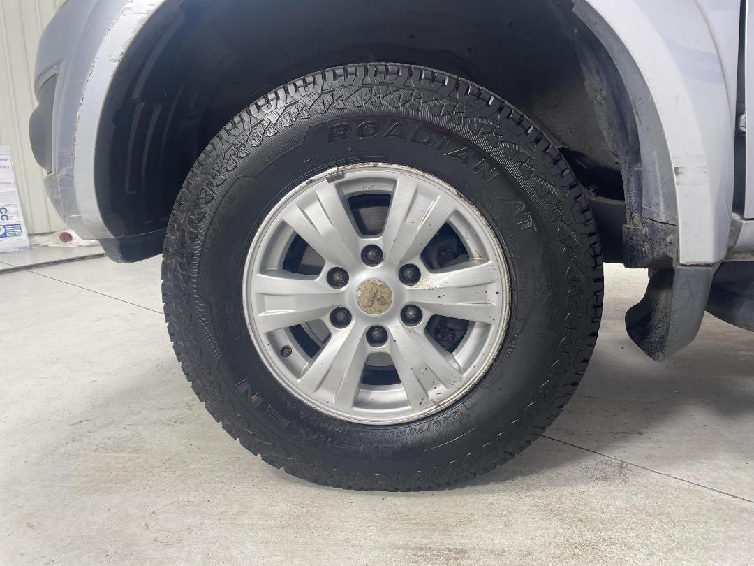 Photo '10' of Mitsubishi Triton