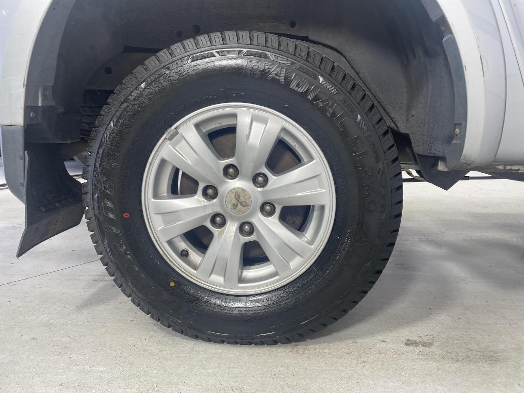 Photo '12' of Mitsubishi Triton