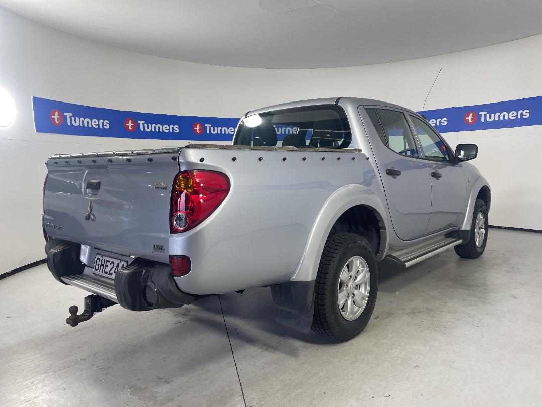 Photo '7' of Mitsubishi Triton