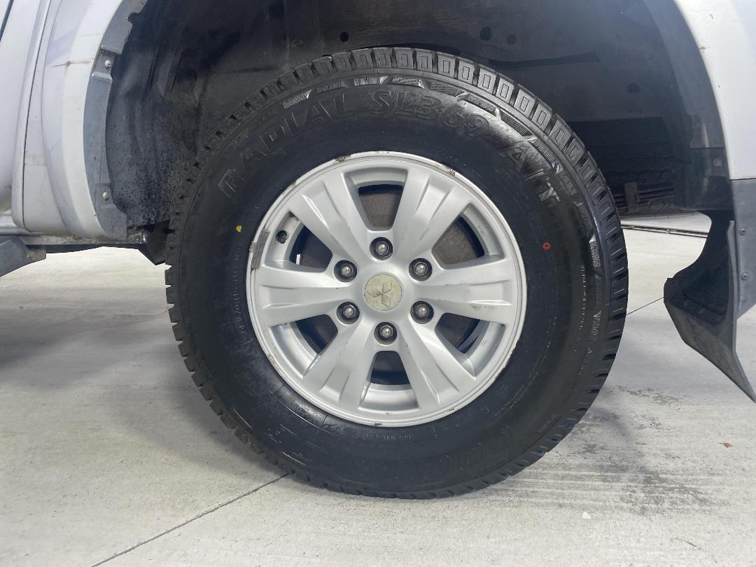 Photo '11' of Mitsubishi Triton