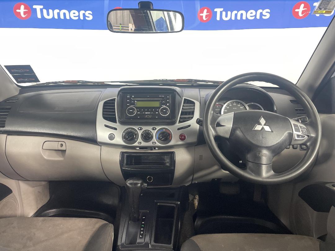 Photo '17' of Mitsubishi Triton