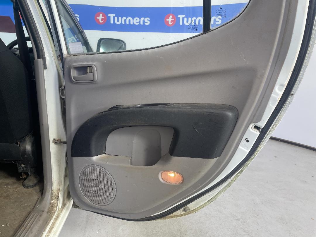 Photo '17' of Mitsubishi Triton D/CAB GL Photo '17' of Mitsubishi Triton D/CAB GL