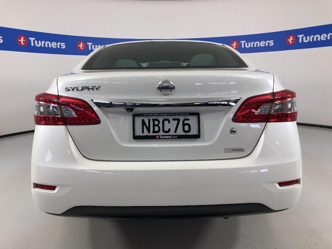 Photo '6' of Nissan Bluebird