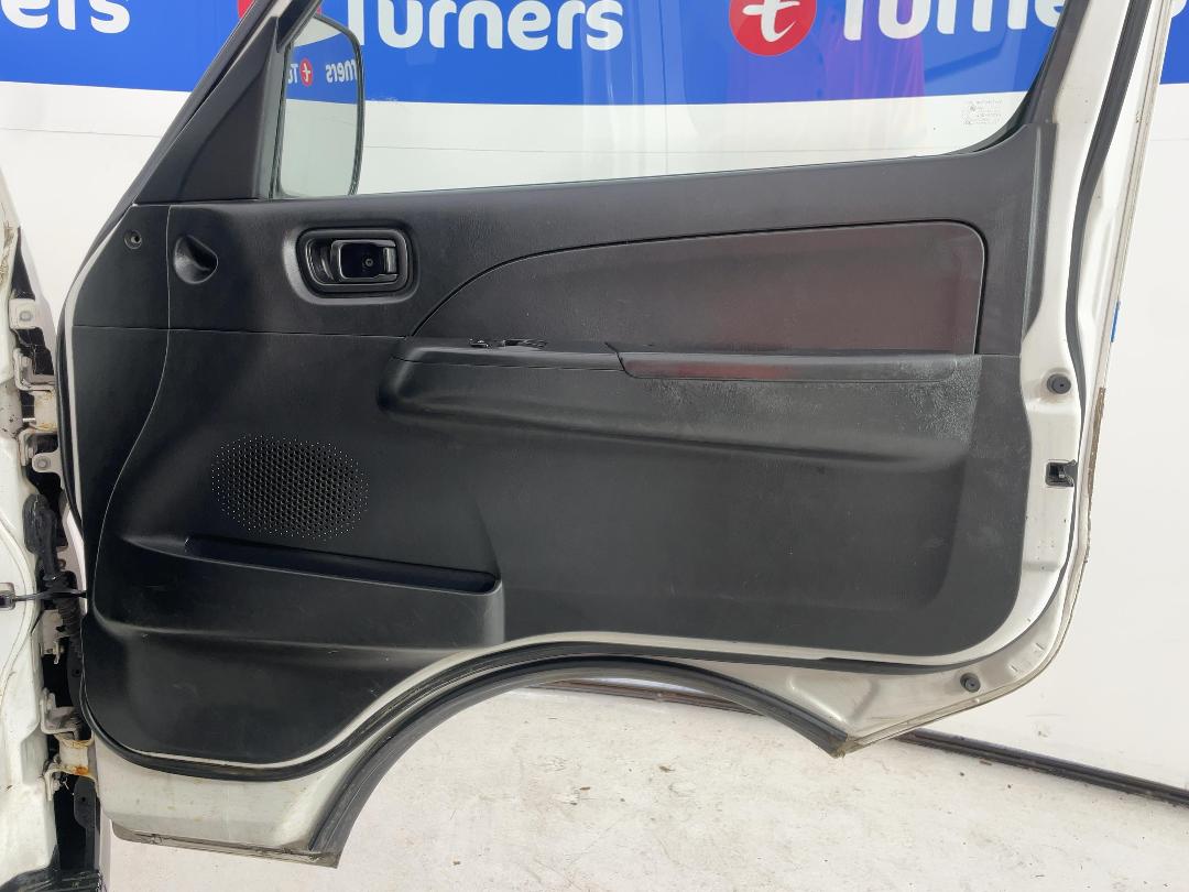 Photo '15' of Nissan Caravan