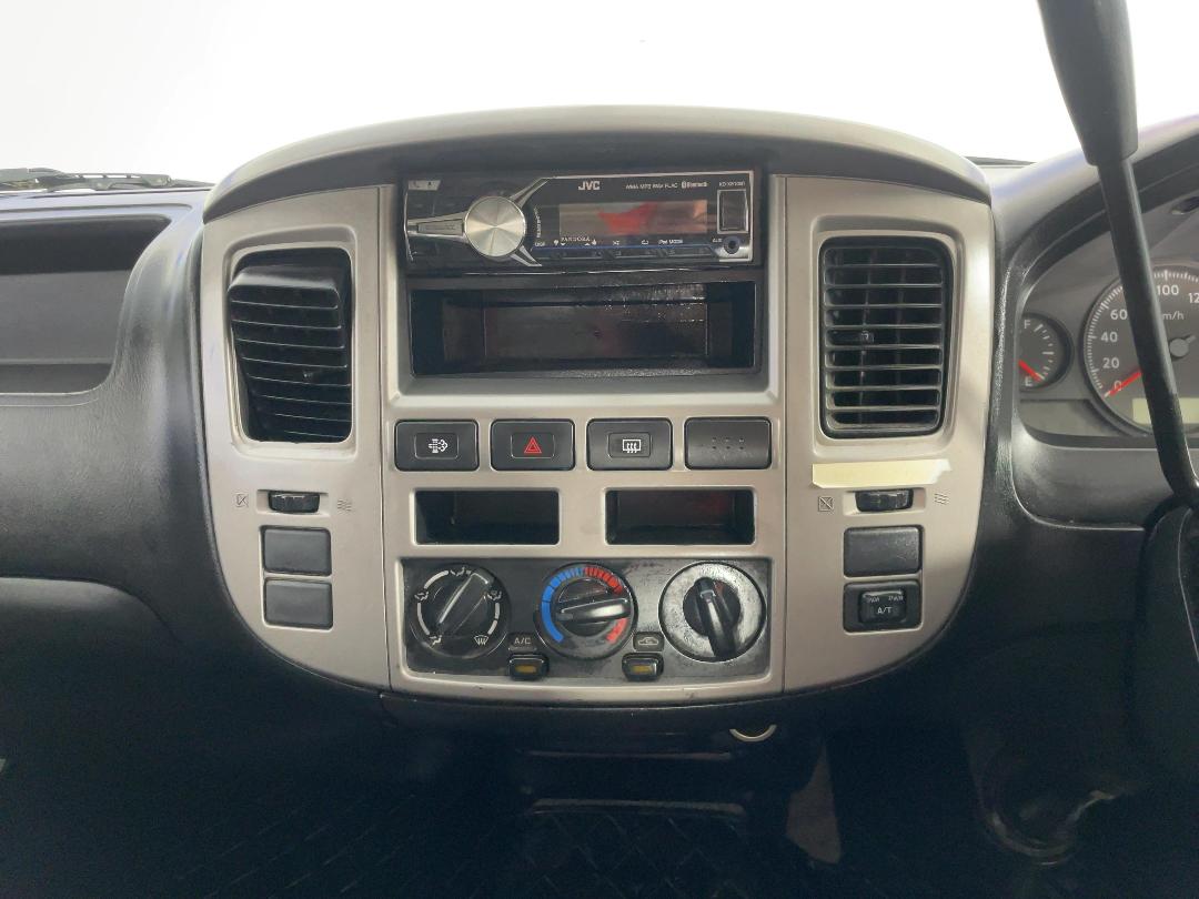 Photo '18' of Nissan Caravan