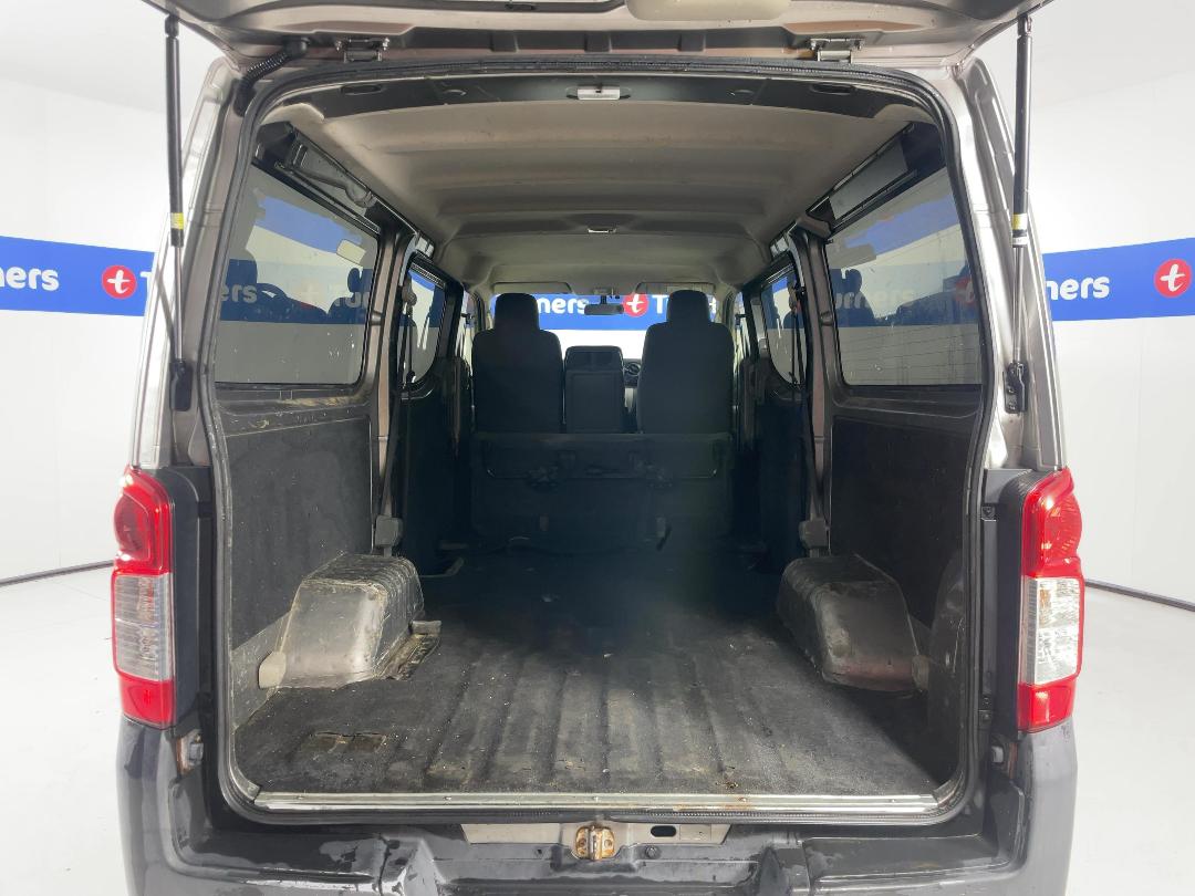 Photo '14' of Nissan Caravan