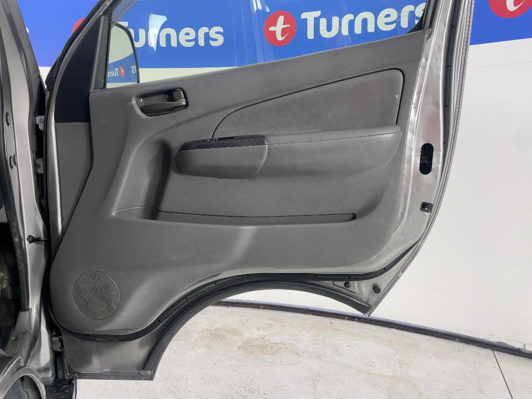 Photo '15' of Nissan Caravan