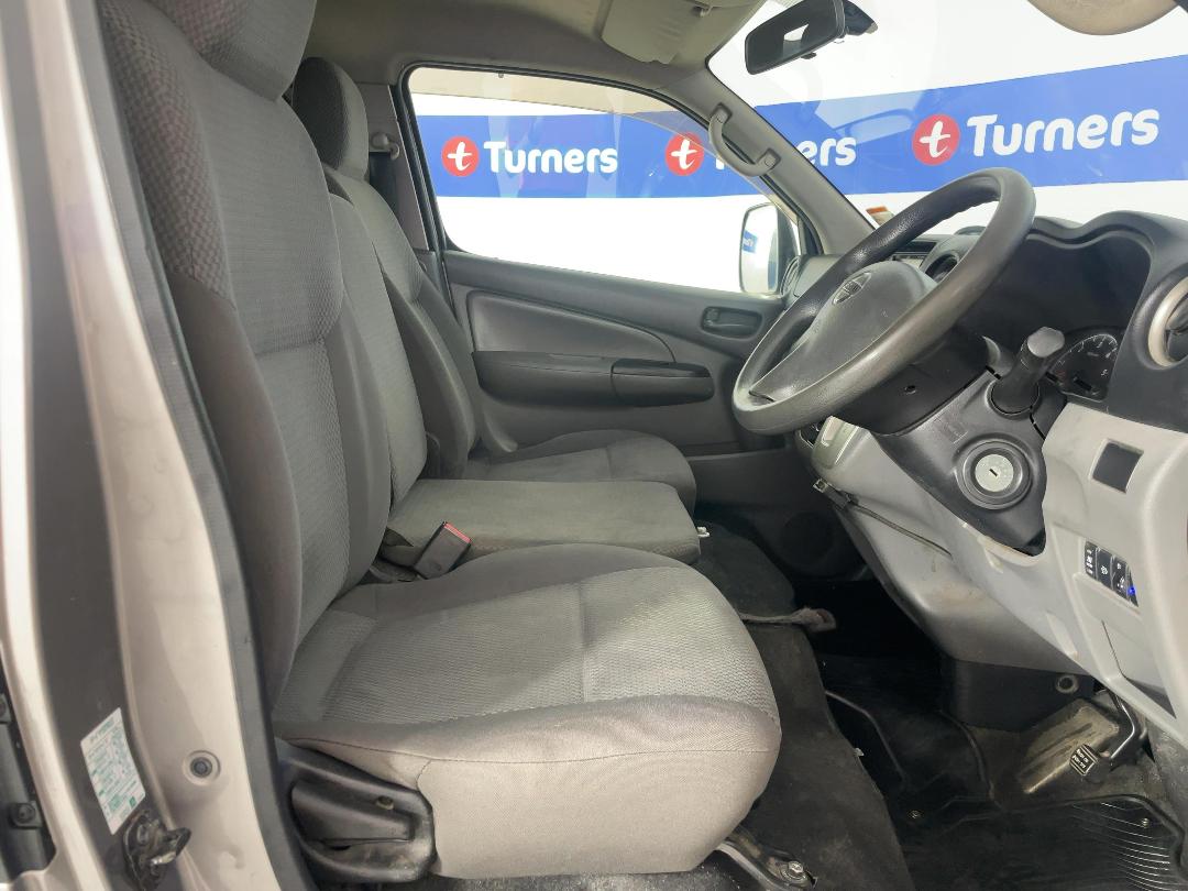 Photo '16' of Nissan Caravan