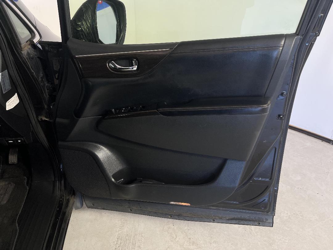 Photo '13' of Nissan Elgrand Photo '13' of Nissan Elgrand