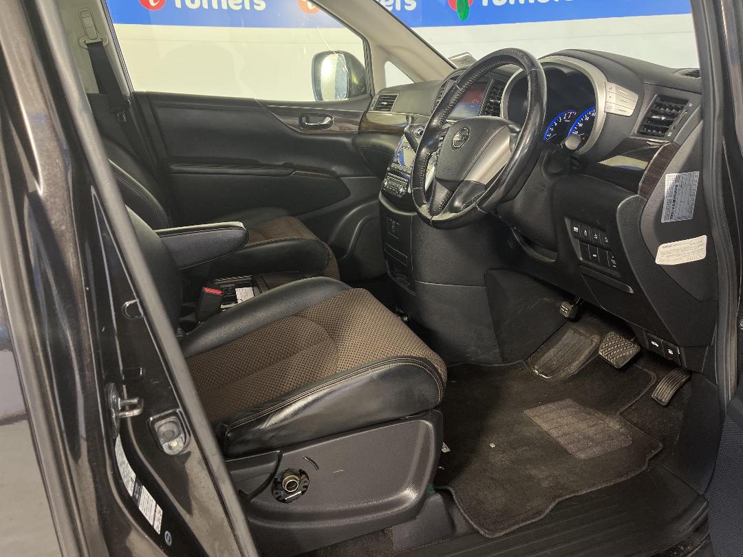 Photo '14' of Nissan Elgrand Photo '14' of Nissan Elgrand