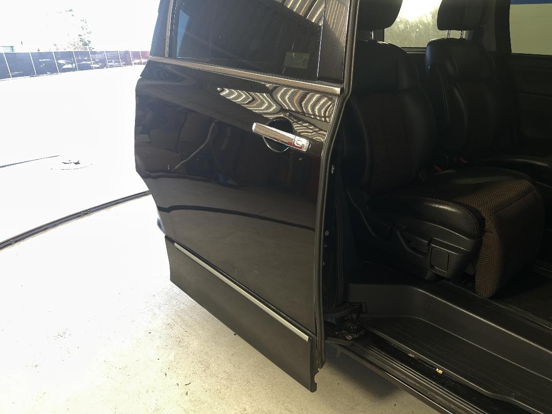 Photo '17' of Nissan Elgrand Photo '17' of Nissan Elgrand