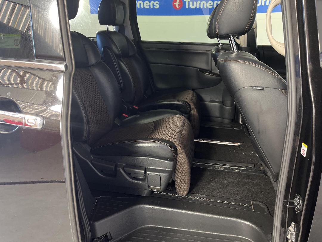 Photo '18' of Nissan Elgrand Photo '18' of Nissan Elgrand