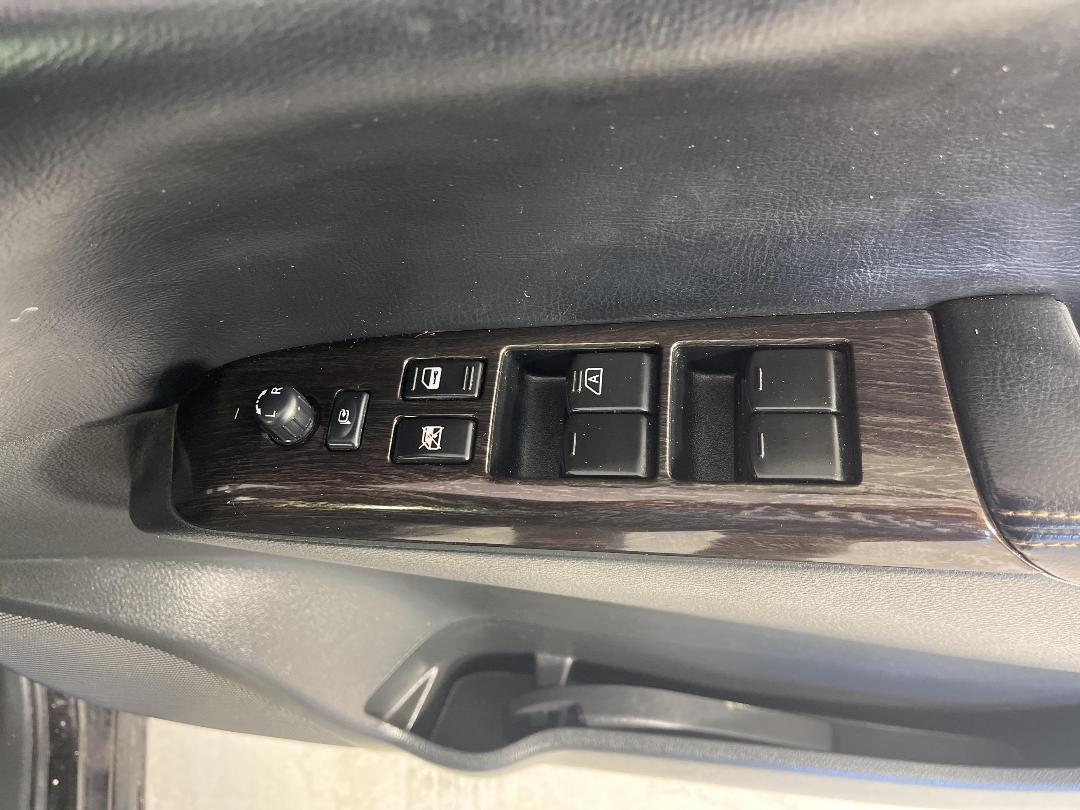 Photo '24' of Nissan Elgrand Photo '24' of Nissan Elgrand