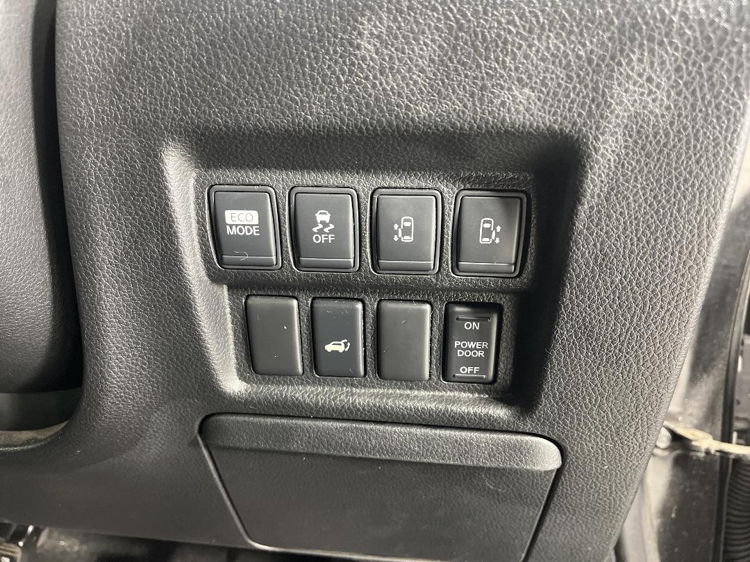 Photo '25' of Nissan Elgrand Photo '25' of Nissan Elgrand