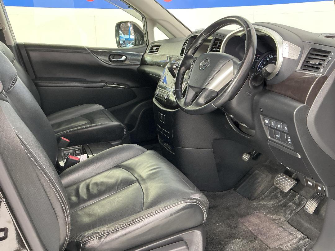 Photo '16' of Nissan Elgrand Photo '16' of Nissan Elgrand