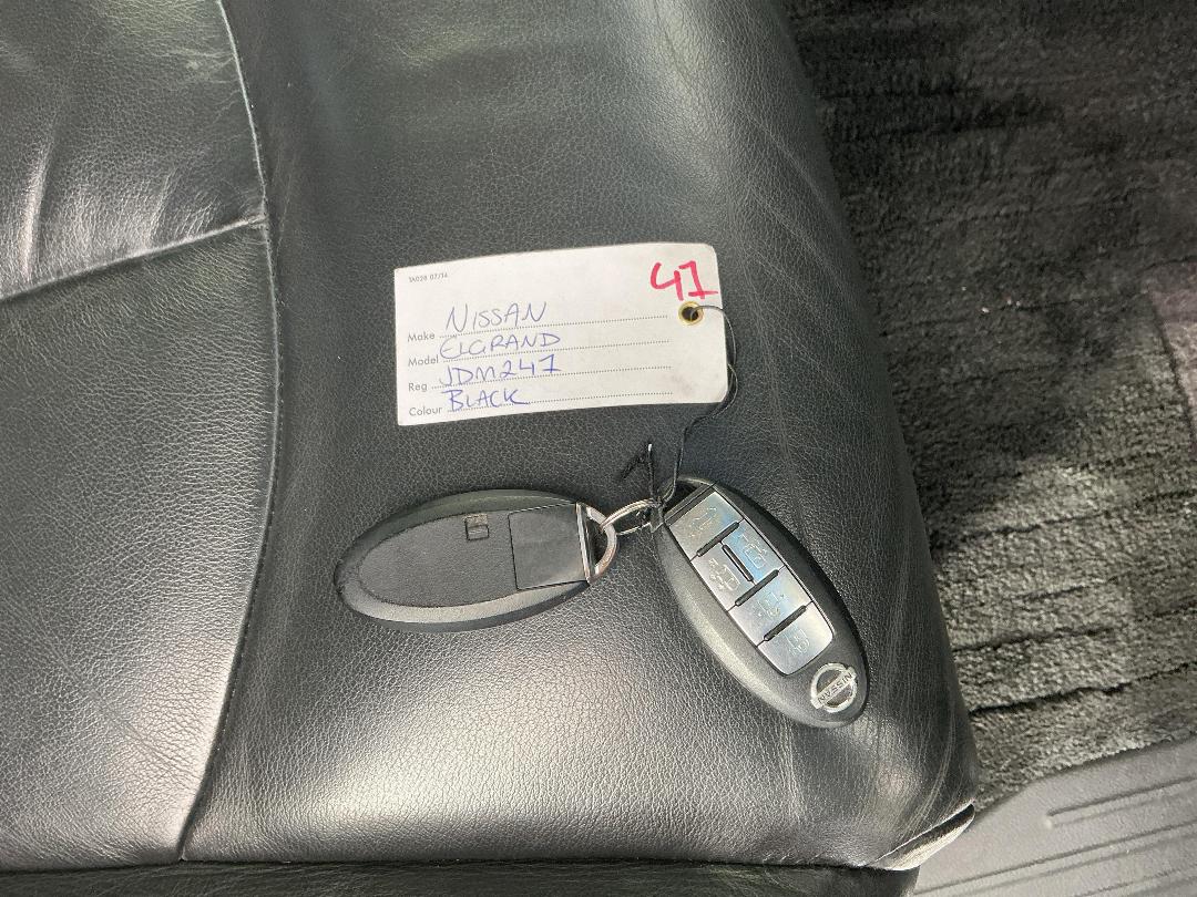 Photo '21' of Nissan Elgrand Photo '21' of Nissan Elgrand