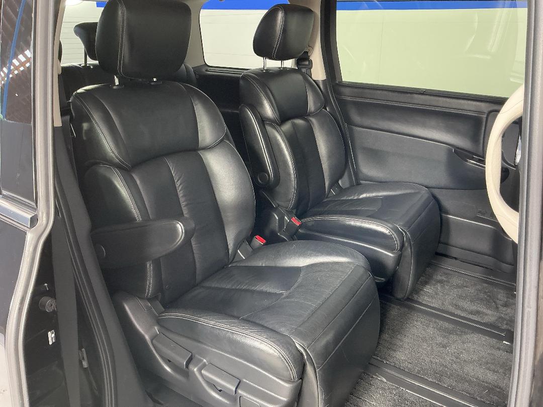 Photo '19' of Nissan Elgrand Photo '19' of Nissan Elgrand