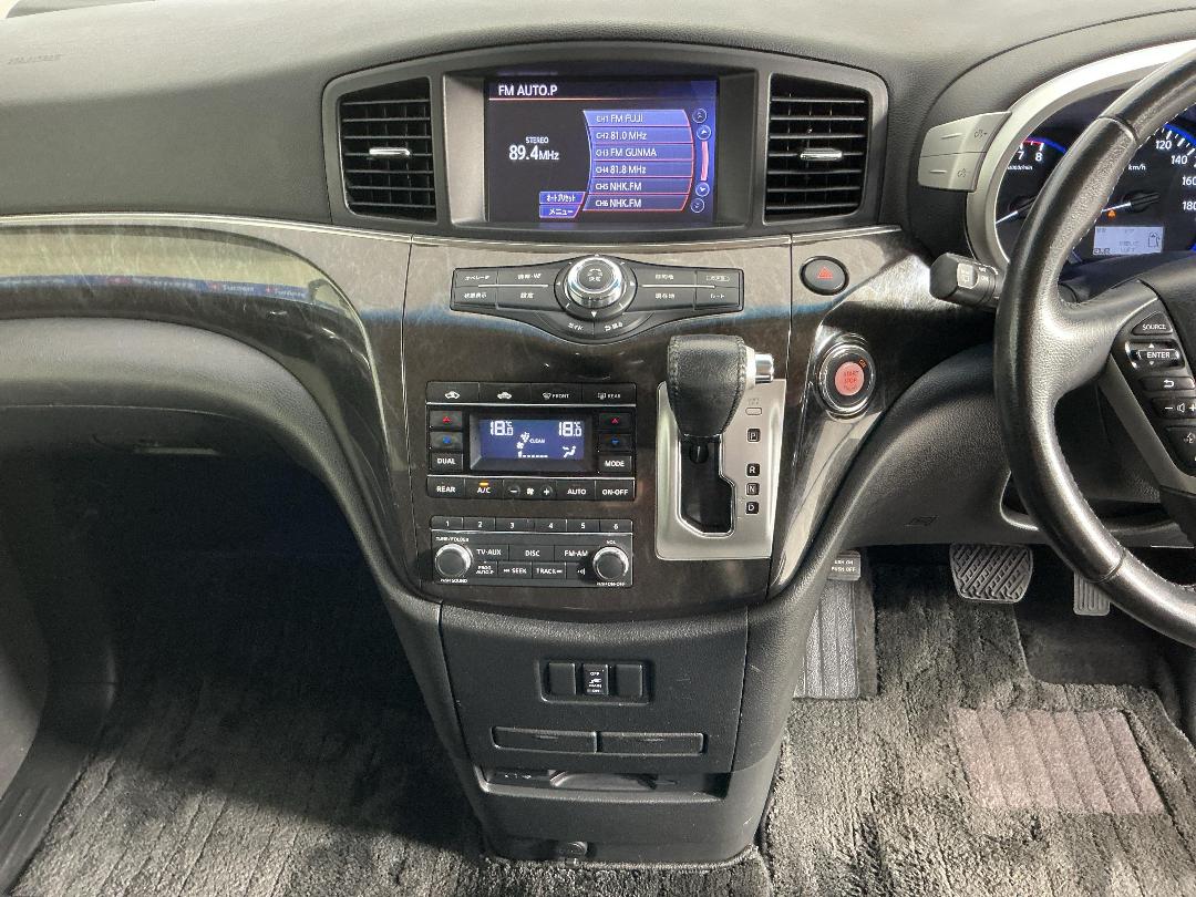 Photo '18' of Nissan Elgrand Photo '18' of Nissan Elgrand