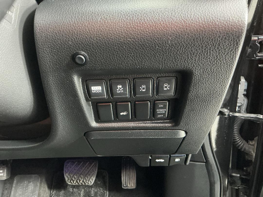 Photo '23' of Nissan Elgrand Photo '23' of Nissan Elgrand