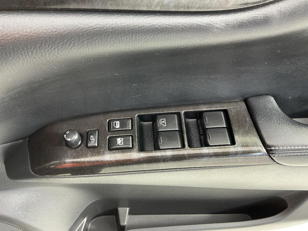 Photo '24' of Nissan Elgrand Photo '24' of Nissan Elgrand