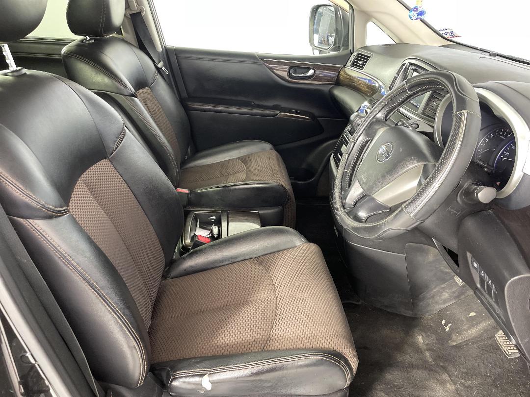 Photo '16' of Nissan Elgrand Photo '16' of Nissan Elgrand