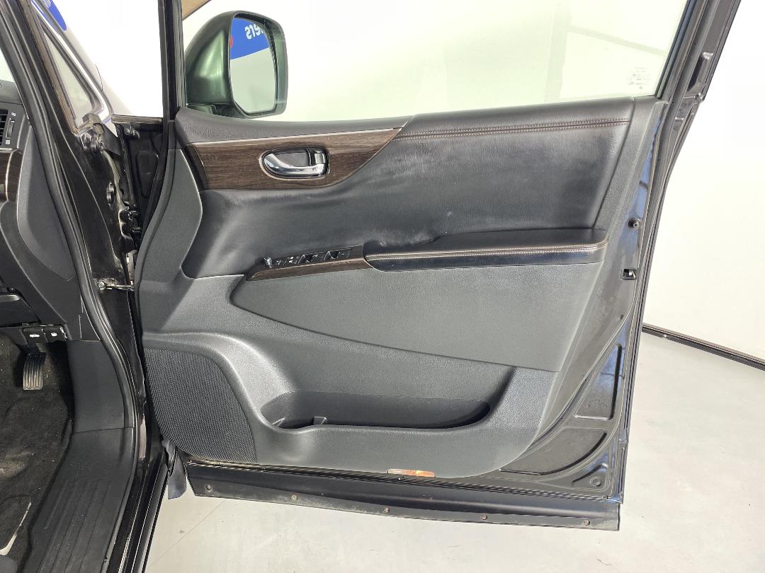 Photo '15' of Nissan Elgrand