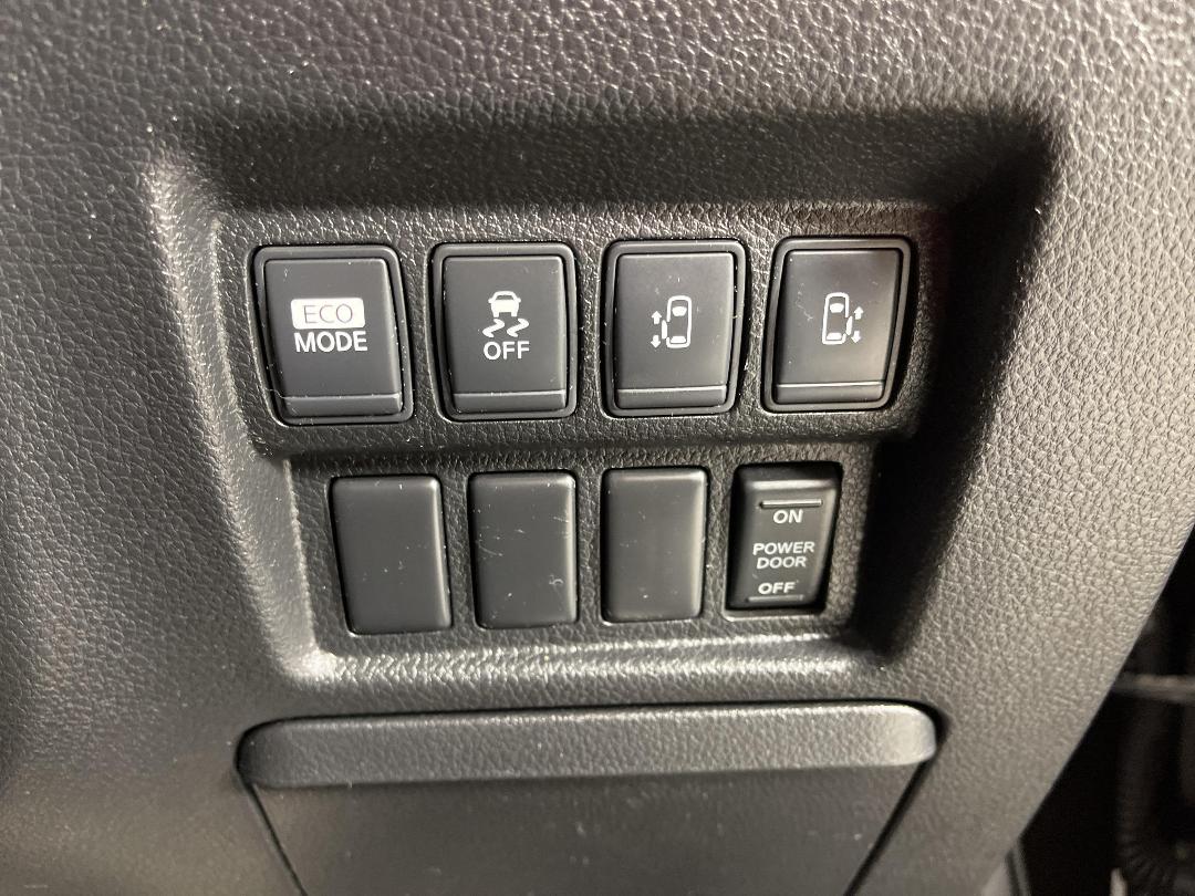 Photo '23' of Nissan Elgrand