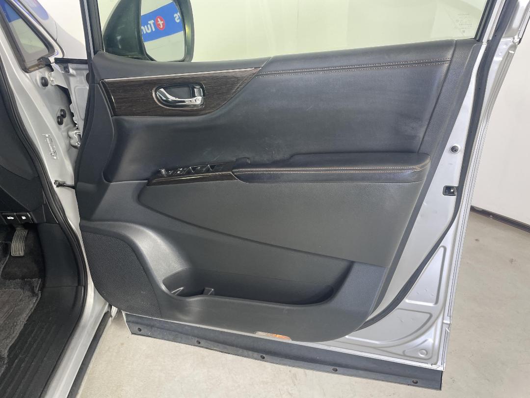 Photo '15' of Nissan Elgrand Photo '15' of Nissan Elgrand